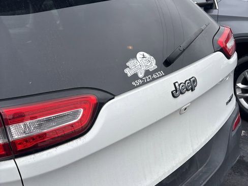 Used 2016 Jeep Cherokee Latitude w/ Cold Weather Group image 9