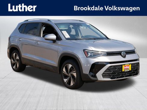 Used 2025 Volkswagen Taos SE w/ Panoramic Sunroof Package AWD/4WD image 1
