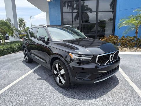 Used 2020 Volvo XC40 T5 Momentum w/ Protection Package Premier AWD/4WD image 2