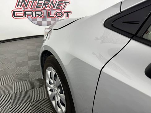 Used 2025 Toyota Corolla LE FWD image 21