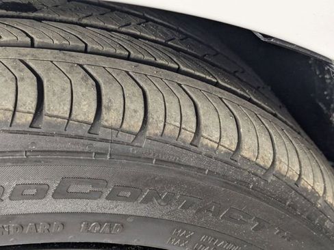 Used 2025 Toyota Camry SE image 9