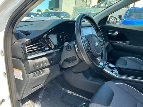Used 2021 Kia Niro EX FWD image 14