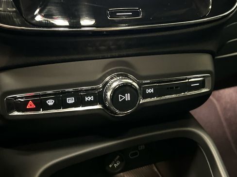 Certified 2023 Volvo C40 P8 Recharge Ultimate image 18