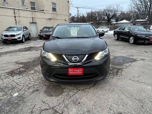 Used 2018 Nissan Rogue Sport S image 3