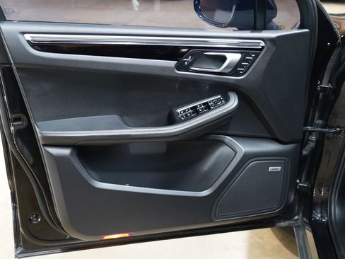 Used 2019 Porsche Macan S image 37
