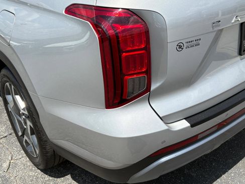 Used 2025 Hyundai Palisade SEL FWD image 14