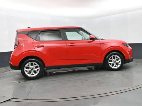 Used 2023 Kia Soul LX w/ Option Group 015 FWD image 4