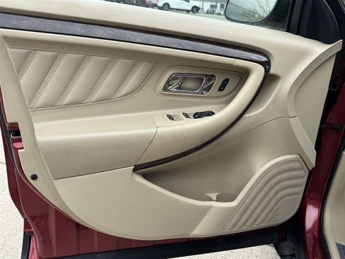 Used 2018 Ford Taurus Limited FWD image 13