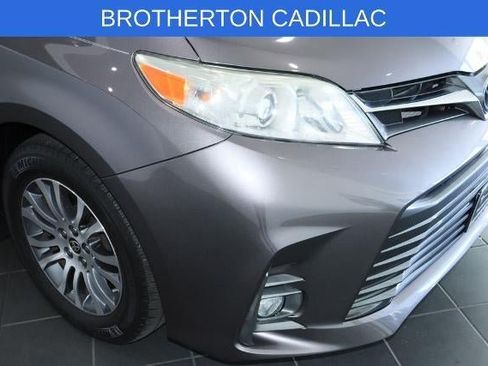 Used 2020 Toyota Sienna XLE w/ XLE Navigation Package FWD image 15
