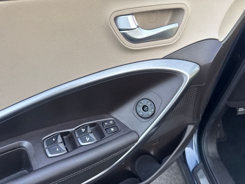 Used 2017 Hyundai Santa Fe Sport FWD image 19