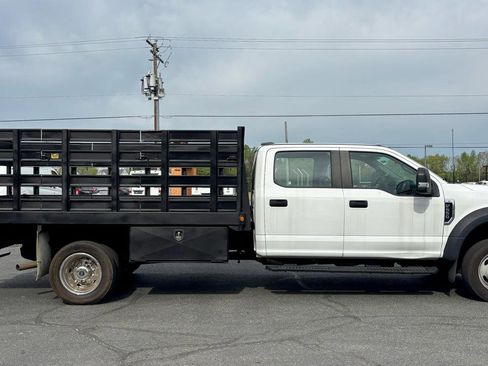 Used 2022 Ford F550 4x4 Crew Cab Super Duty w/ Power Equipment Group image 5