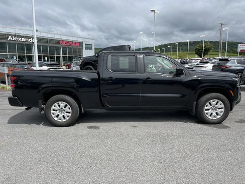 Used 2022 Nissan Frontier SV AWD/4WD image 2