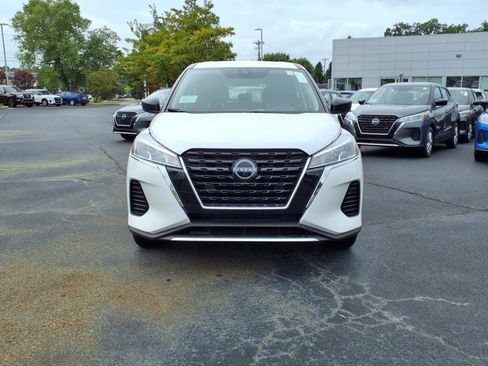 New 2025 Nissan Kicks Play S image 2