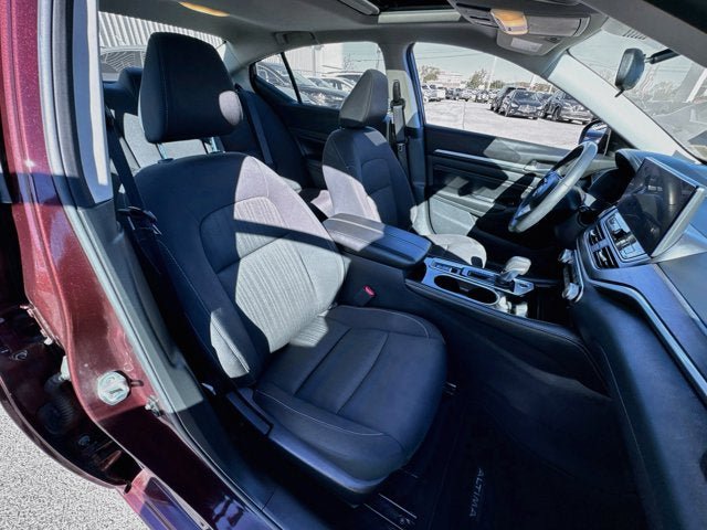Used 2023 Nissan Altima 2.5 SV w/ SV Premium Package AWD/4WD image 24