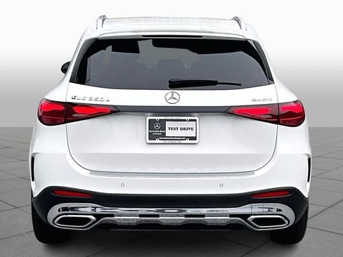 Used 2025 Mercedes-Benz GLC 350e 4MATIC image 4