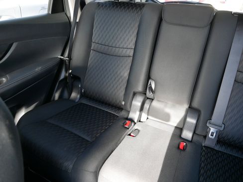 Used 2018 Nissan Rogue SV image 12