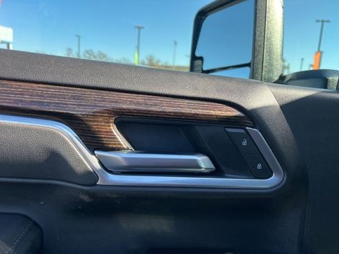 Used 2025 GMC Sierra 2500 SLE w/ Preferred Package image 12