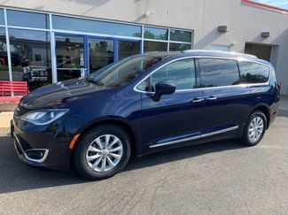 Used 2018 Chrysler Pacifica Touring-L image 1