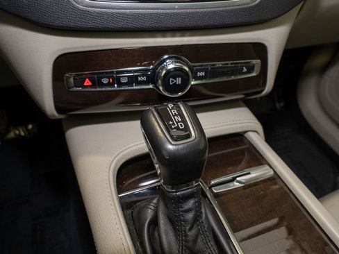 Used 2019 Volvo XC90 T6 Momentum w/ Protection Package Premier image 16