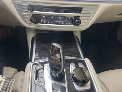 Used 2019 BMW 740i w/ Executive Package RWD image 13