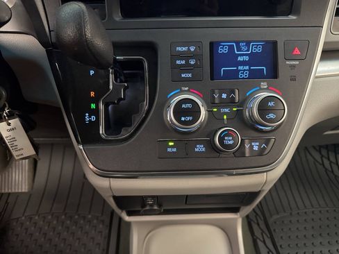 Used 2017 Toyota Sienna L FWD image 14