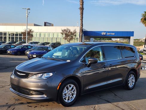 Used 2023 Chrysler Voyager LX image 27