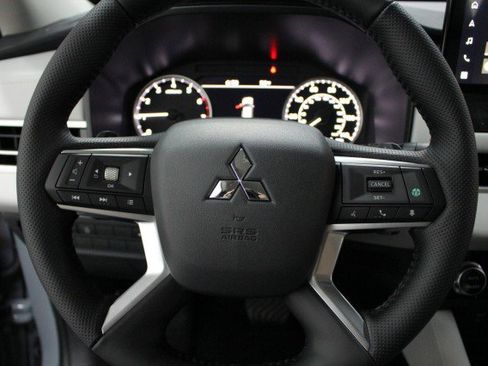 New 2026 Mitsubishi Outlander SE image 8