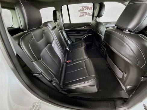 Used 2022 Jeep Grand Cherokee Limited 4xe image 32