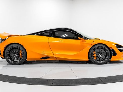 Used 2026 McLaren 750S RWD image 2