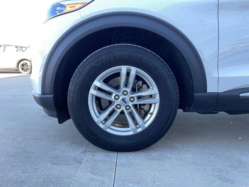 Used 2023 Ford Explorer XLT image 16