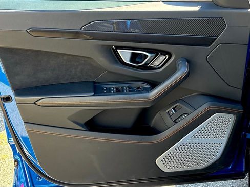 Used 2022 Lamborghini Urus image 13