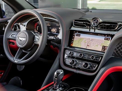 Certified 2025 Bentley Bentayga AWD/4WD image 40