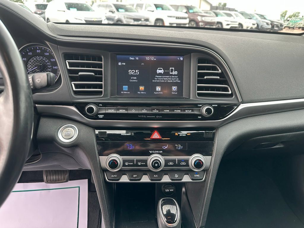 Used 2020 Hyundai Elantra Limited w/ Cargo Package (C1) FWD image 17