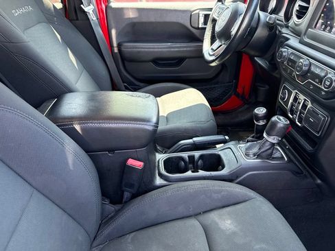 Used 2019 Jeep Wrangler Unlimited Sahara AWD/4WD image 17