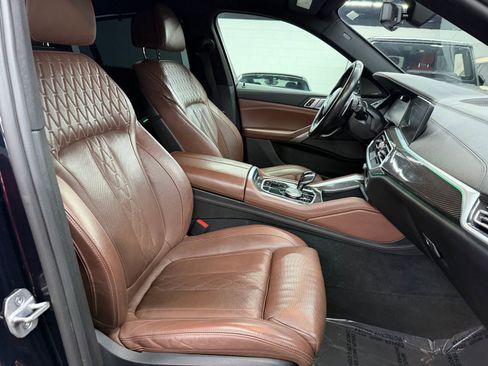 Used 2021 BMW X6 M50i image 23