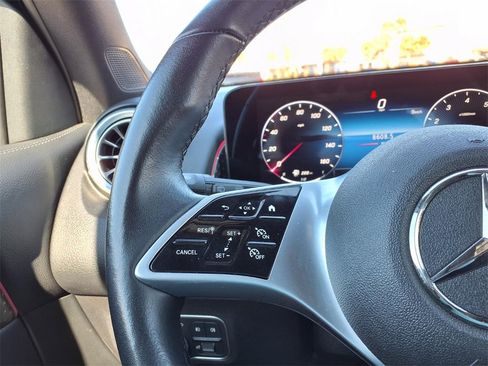 Used 2025 Mercedes-Benz GLB 250 image 32