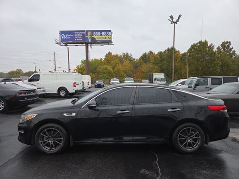 Used 2018 Kia Optima LX w/ 17" Alloy Wheels Package image 2
