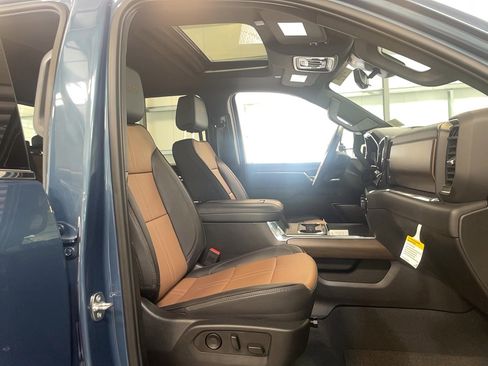 Used 2024 Chevrolet Silverado 3500 High Country w/ Technology Package image 20