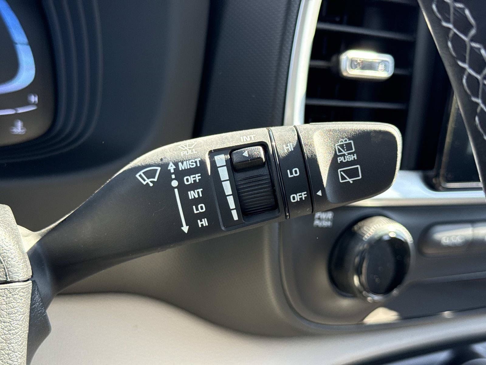 Used 2023 Hyundai Venue SEL w/ Cargo Package FWD image 13