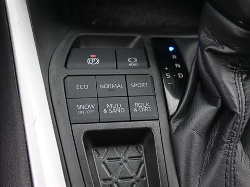 Used 2023 Toyota RAV4 LE image 17