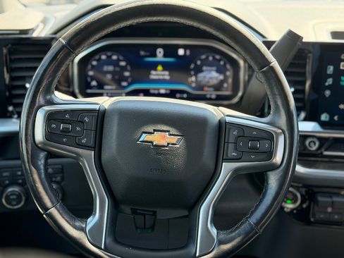 Used 2022 Chevrolet Silverado 1500 LT w/ Z71 Off-Road Package AWD/4WD image 8