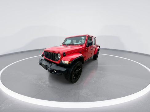 Used 2025 Jeep Gladiator Sport AWD/4WD image 4