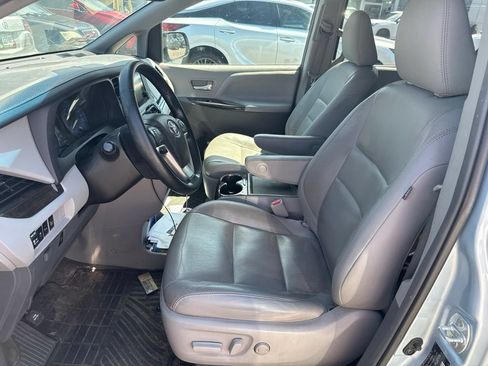 Used 2015 Toyota Sienna XLE Premium FWD image 25