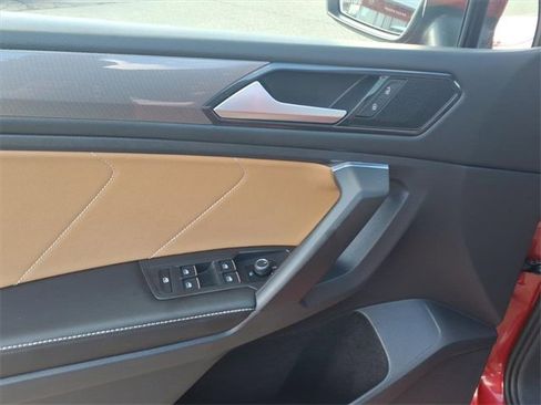 Used 2022 Volkswagen Tiguan SE image 10