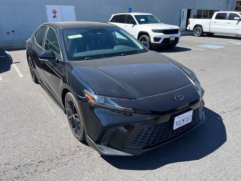 Used 2025 Toyota Camry SE w/ Convenience Package FWD image 2