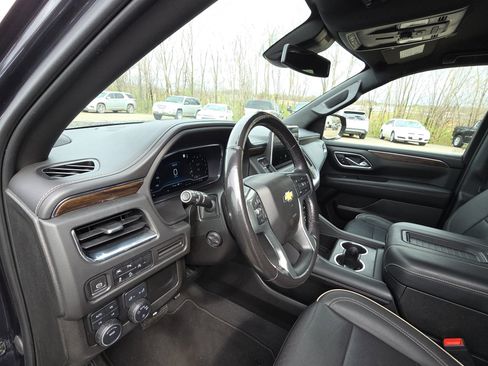 Used 2023 Chevrolet Suburban Premier image 14