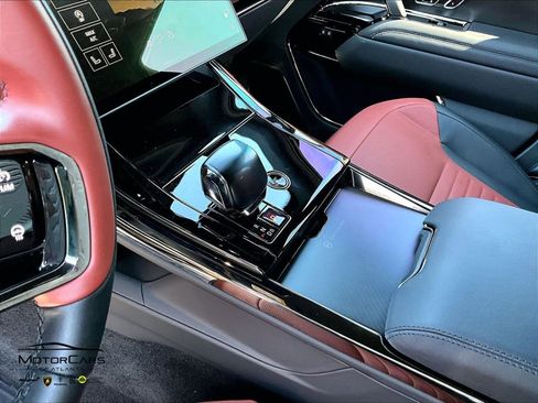 Used 2024 Land Rover Range Rover Sport image 16