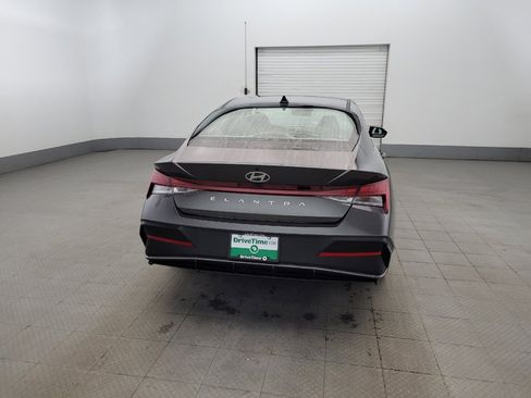 Used 2024 Hyundai Elantra SEL w/ Convenience Package image 7