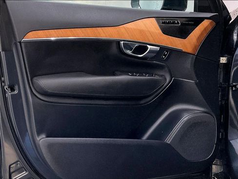 Used 2021 Volvo XC90 T6 Momentum w/ Advanced Package image 9