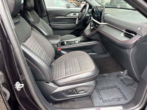 Used 2025 Ford Explorer ST-Line w/ ST-Line Street Pack image 20